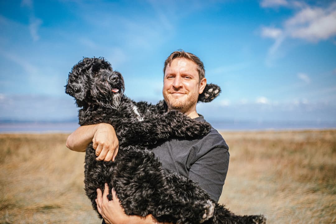 Simon B with Odin at the beach